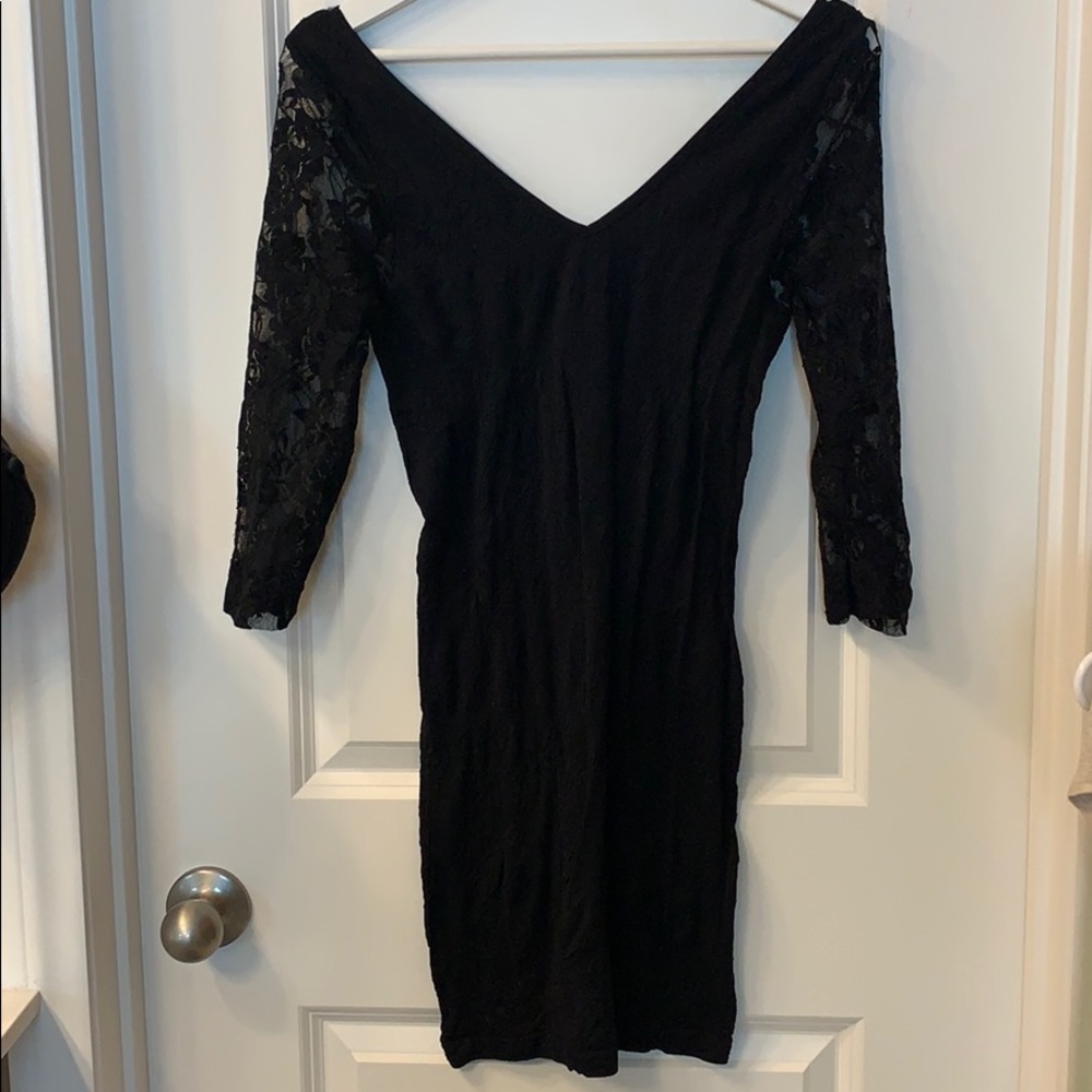 Spandex black dress with lace sleeve
